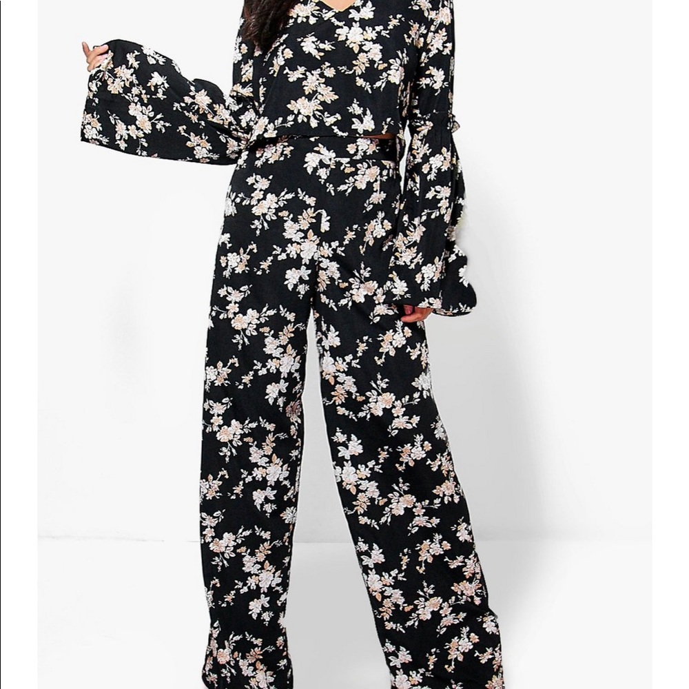 Boohoo Black Floral Top & Pants (Co-Ord)